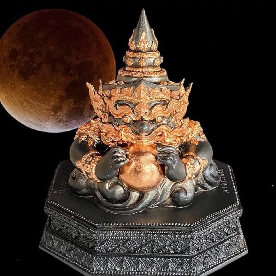 Câu Chú Thần Rahu: Ý Nghĩa, Cách Thực Hành và Lợi Ích Tâm Linh